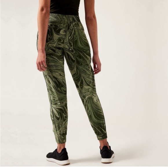ATHLETA BROOKLYN LIGHTWEIGHT JOGGER IN SUMI MARBLE GREEN SIZE 12 - Picture 5 of 8